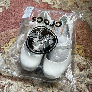 New in Bag! White Crocs “Alice” work shoes US 7, EUR 37-38 (fits like US 8)